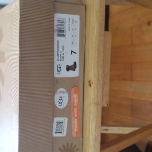 UGGs Adirondack II size 7